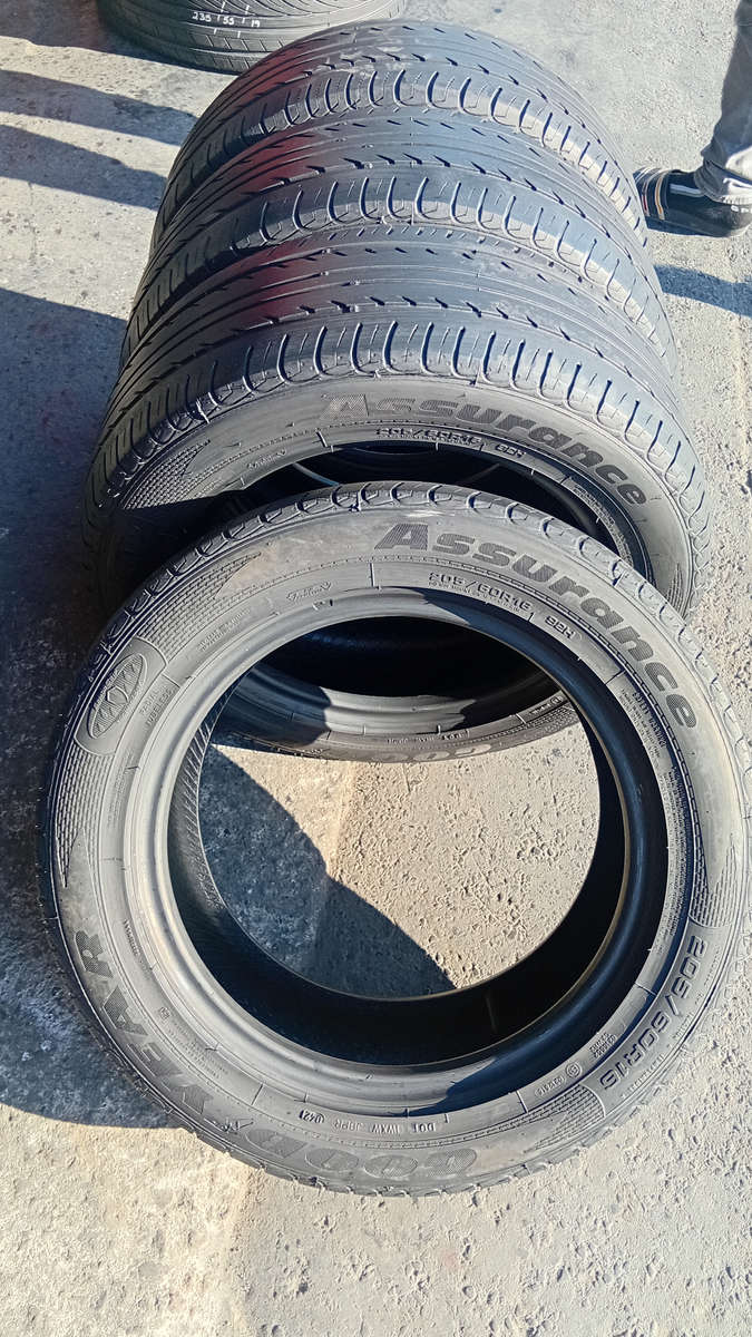 205/60/16 × 4 Goodyear tyres for sale