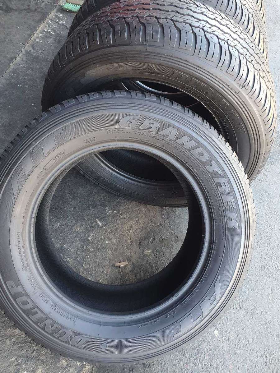 265/60/18 x 4 Dunlop Grandtrak AT. 70% thread life