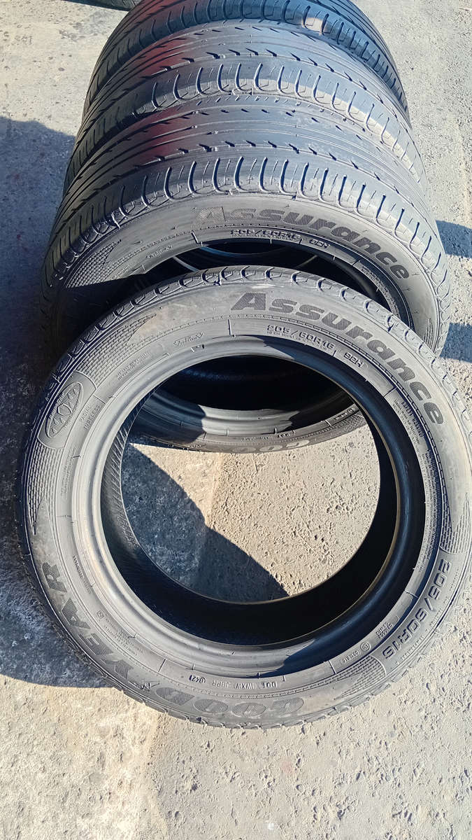 205/60/16 × 4 Goodyear tyres for sale
