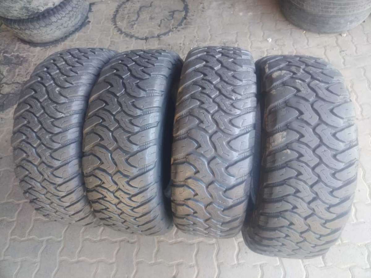 265/75/16 x 4 Hankook Dinapro MT2.