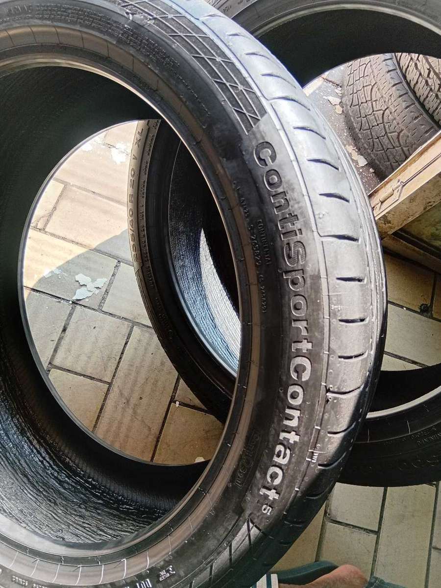 255/40/20 × 2 Continental ContiSportContact. 80% thread life