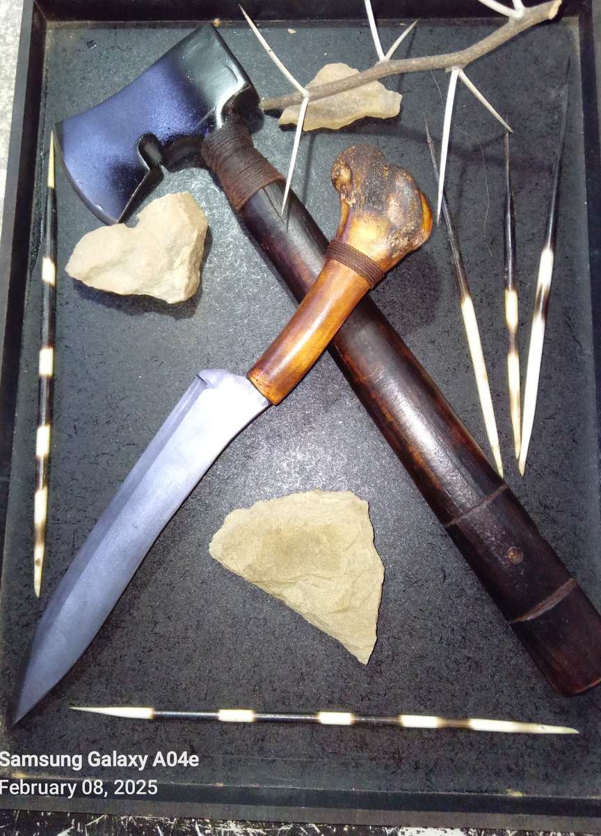 Knife and axe combination gift