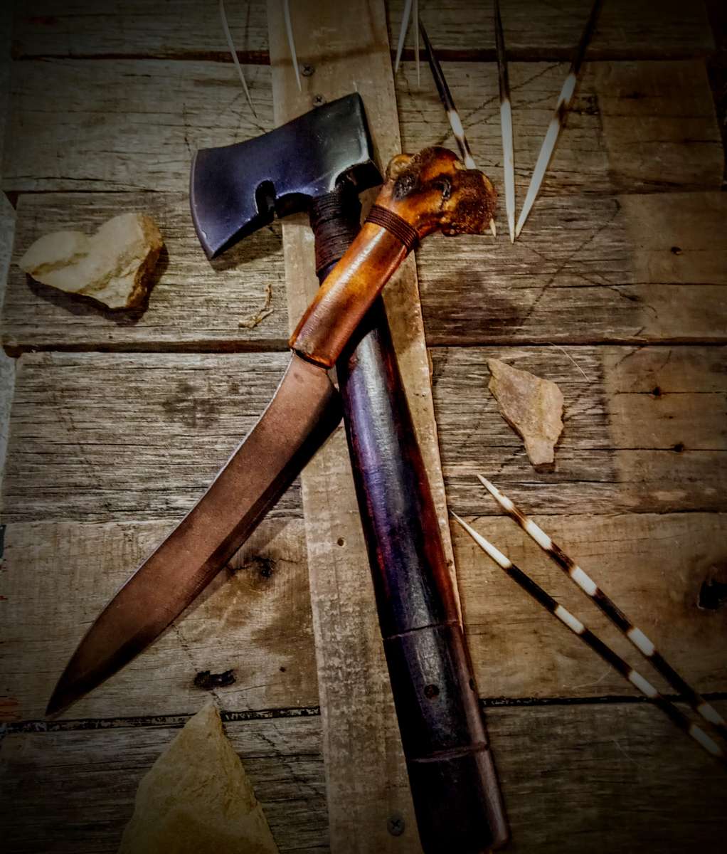 Knife and axe combination gift