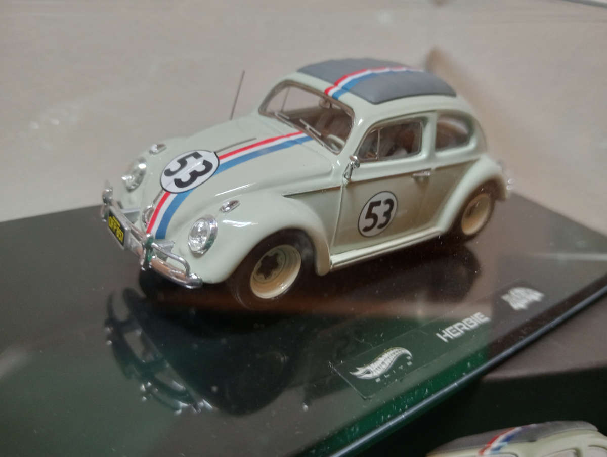 2014 Hot Wheels Elite Volkswagen The Love Bug Herbie 53 Acrylic Case 1:43