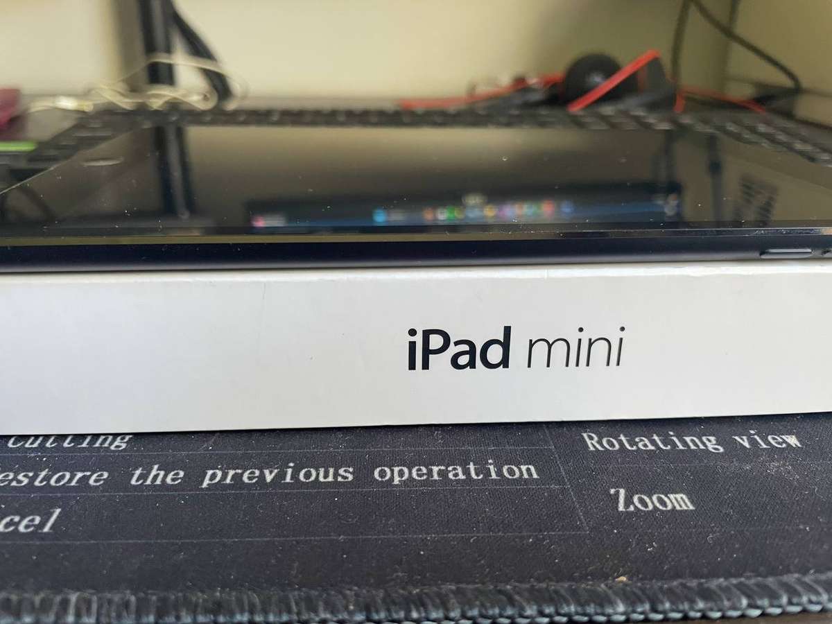 Ipad Mini in Mint Condition - Boxed - 16GB - A1432
