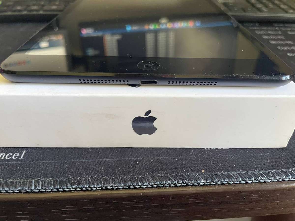 Ipad Mini in Mint Condition - Boxed - 16GB - A1432