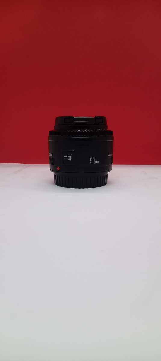Canon EF 50mm 1:1.8 prime lens
