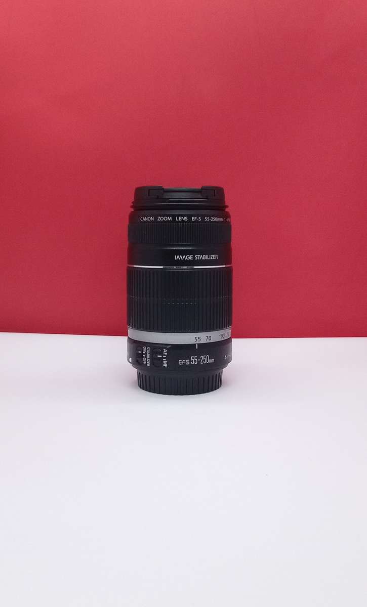 Canon EF 55-250mm IS Zoom lens
