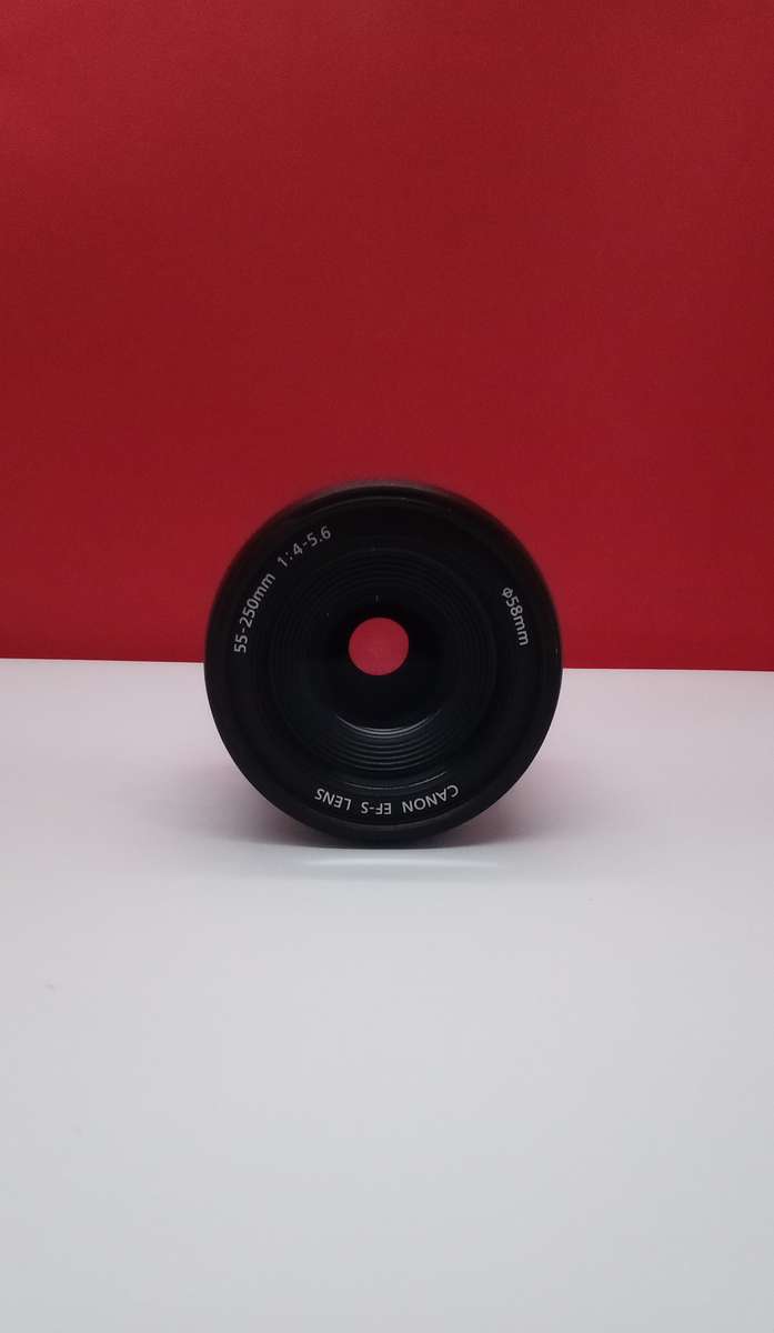Canon EF 55-250mm IS Zoom lens