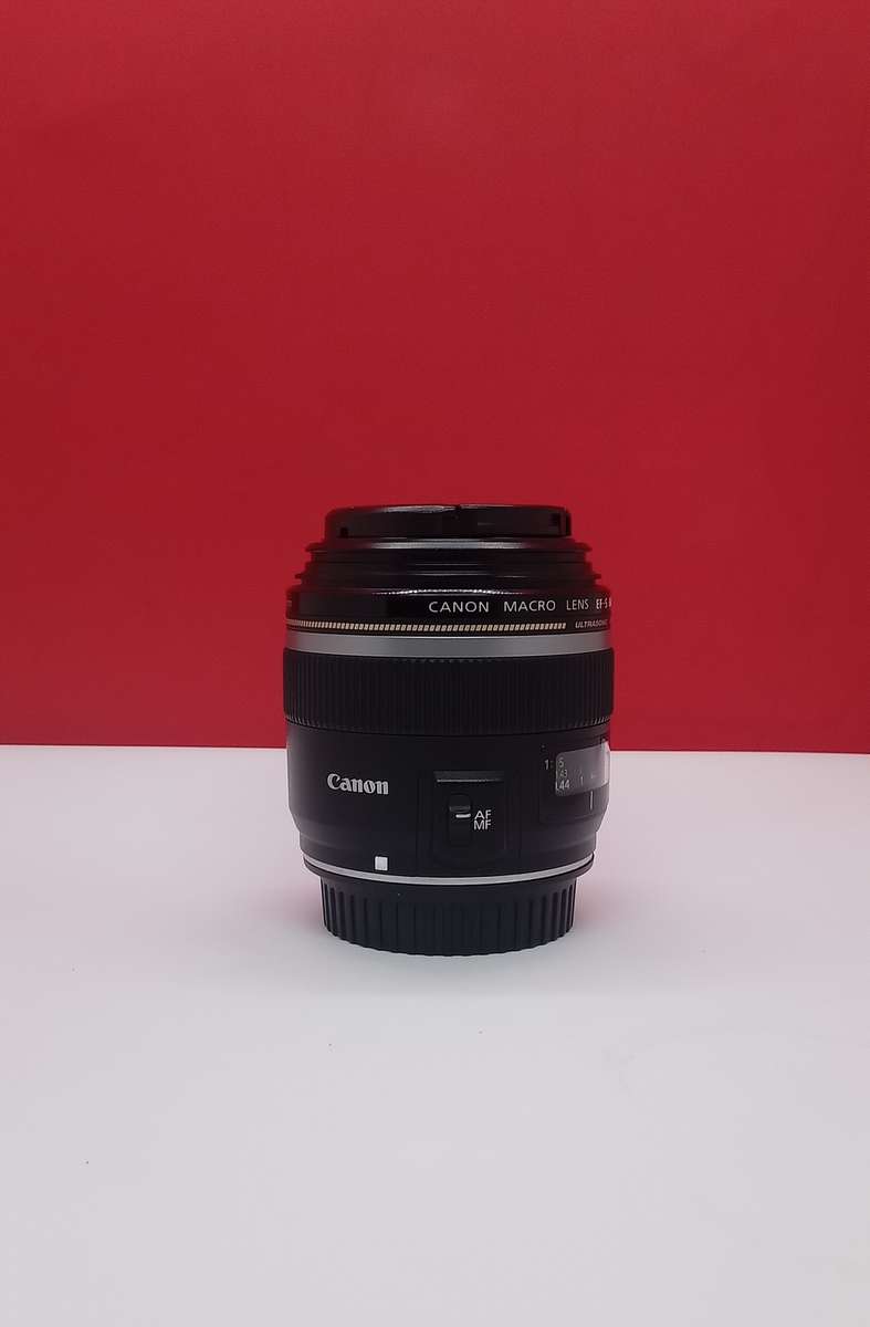 Canon EF 60MM f2.8 USM macro lens