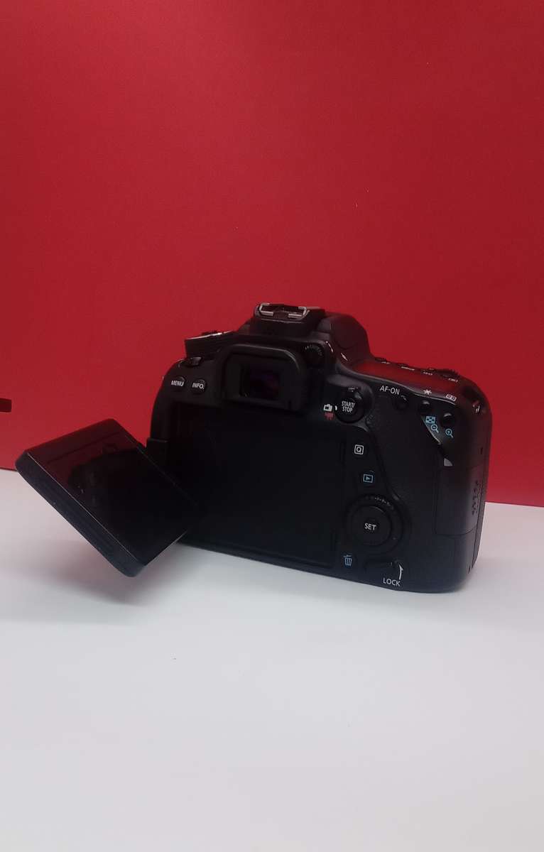 Canon 80D +18-135mm Zoom lens