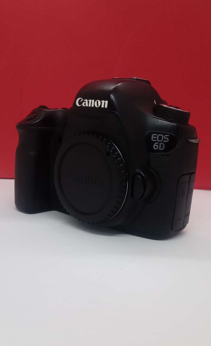 Canon 6D body +50mm1.8 prime lens (Combo)