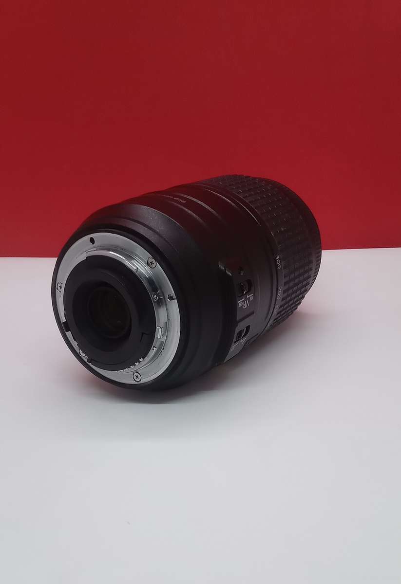 Nikon AFS 55-300mm f4-5.6 G VR Zoom lens