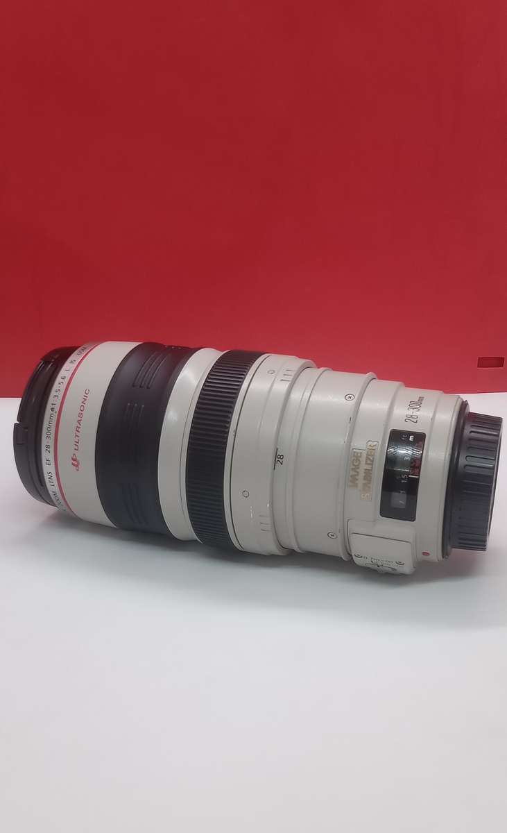 Canon EF 28-300mm 1:3.5-5.6 L IS USM