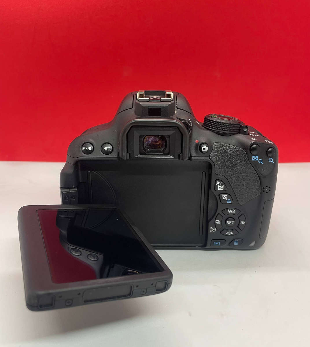 Canon 700d slr camera