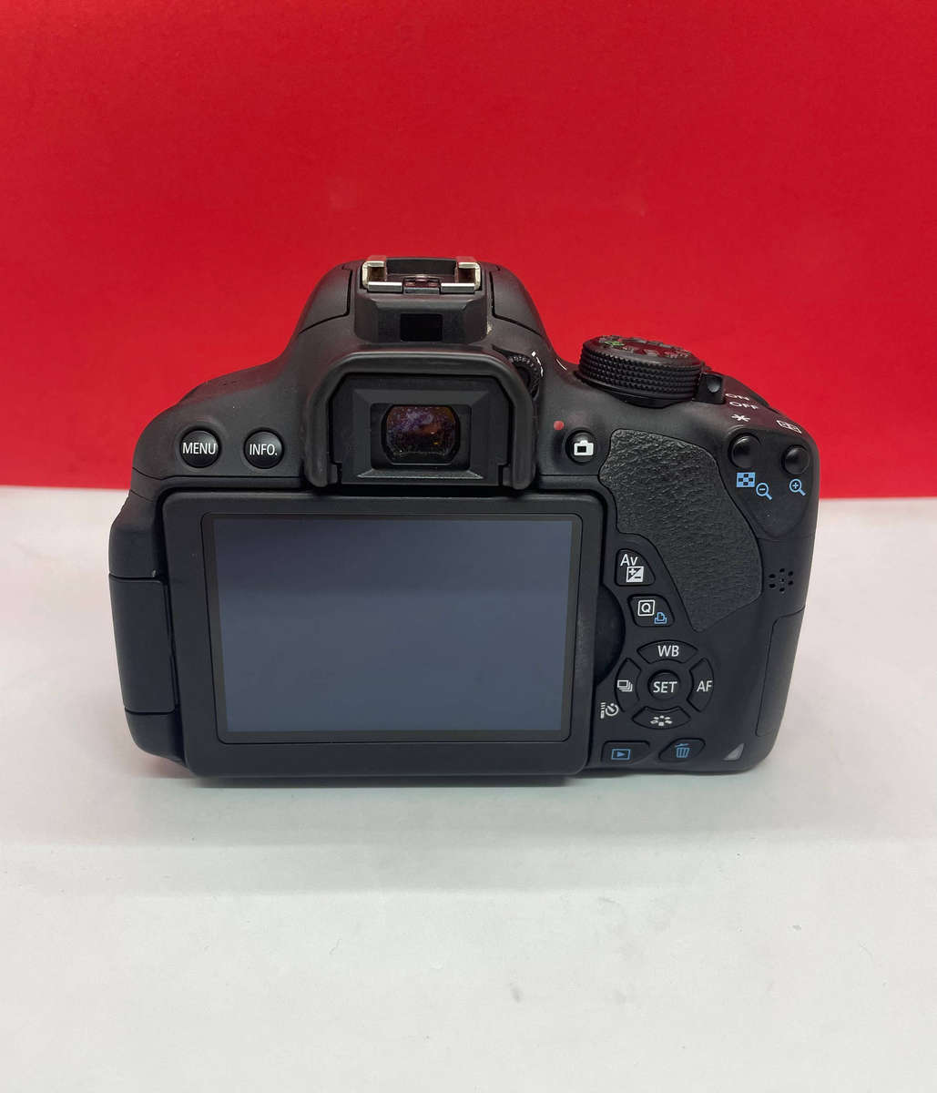 Canon 700d slr camera