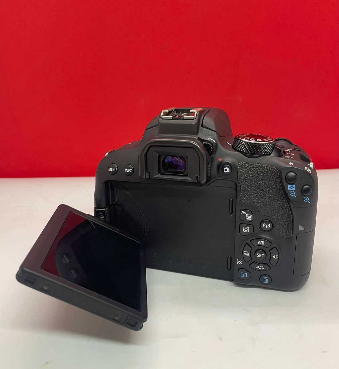 Canon EOS 800d slr camera