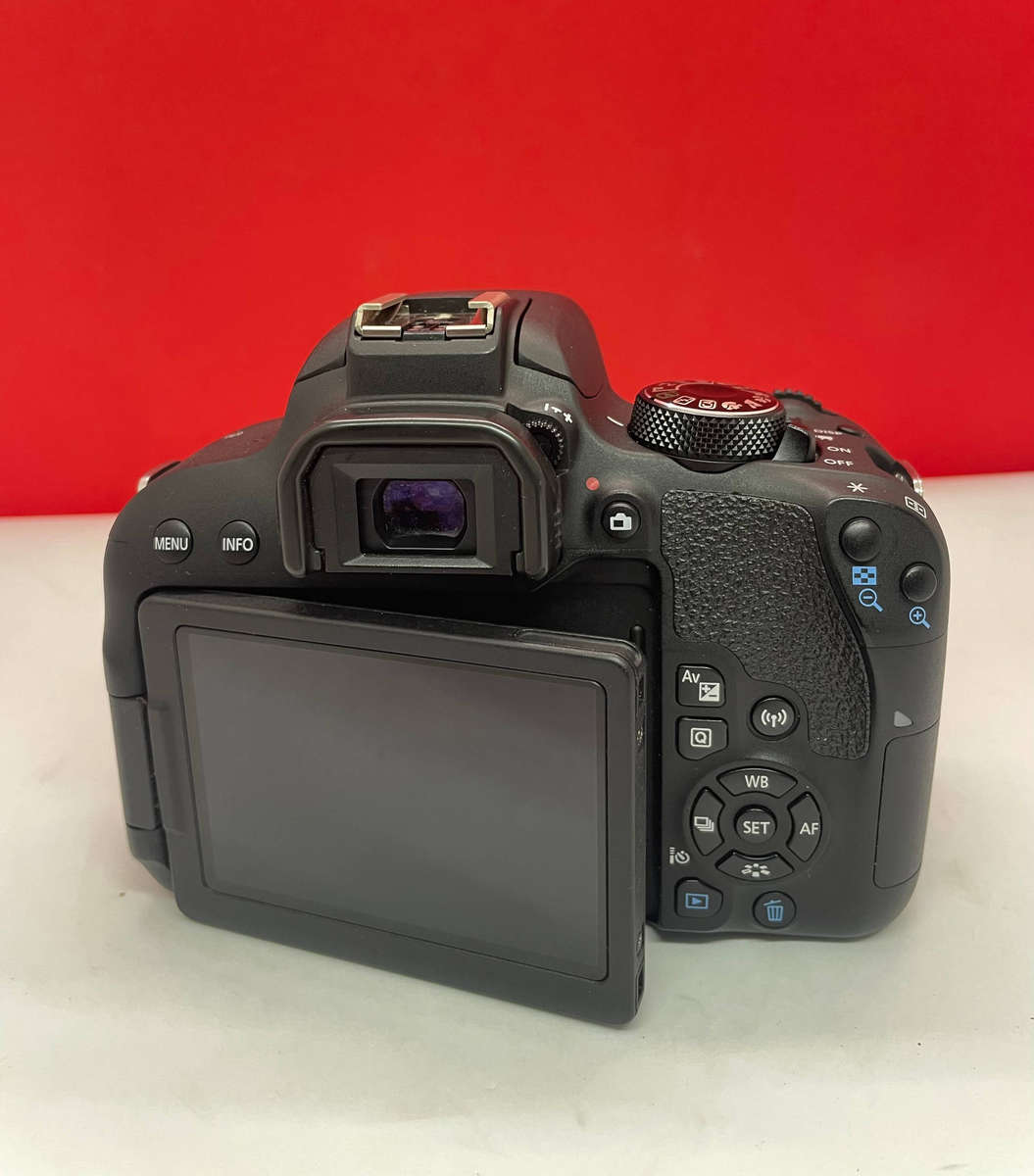 Canon EOS 800d slr camera