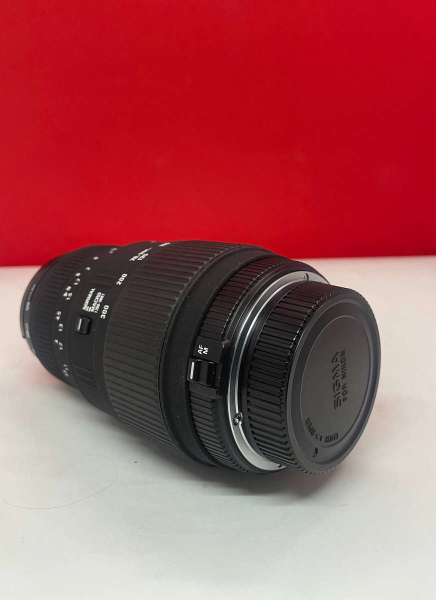 Sigma 70-300mm 1:4-5.6 zoom lens for nikon cameras
