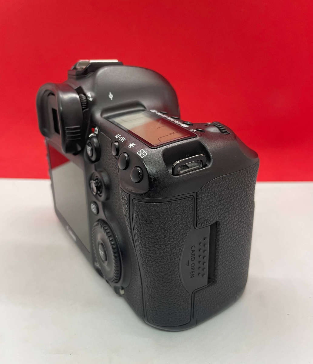 Canon 5D mark III full frame camera (BODY)