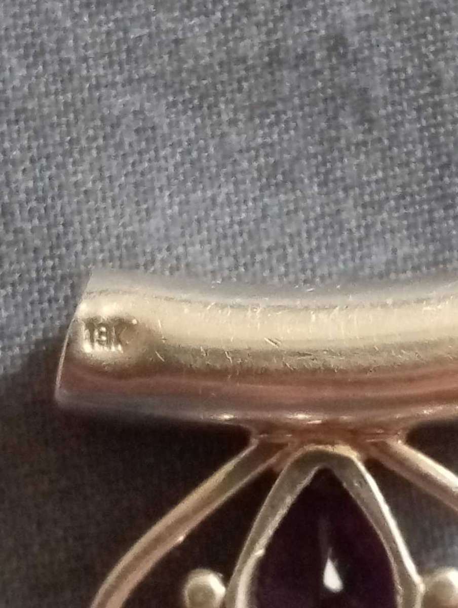 18k white gold pendant with amethyst