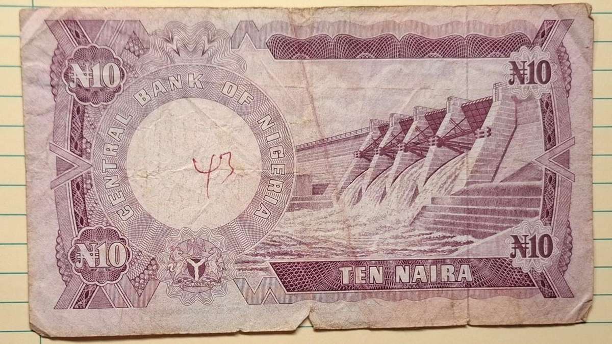 1973-1978 - Nigeria - 10 Naira - Signature: Clement Nyong Isong (CNI) +  - Demonetised Yes - DA18 80