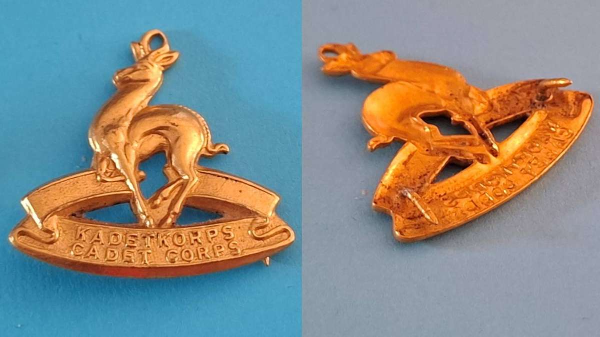 South African Cadet Corps Cap Badge. Pins intact