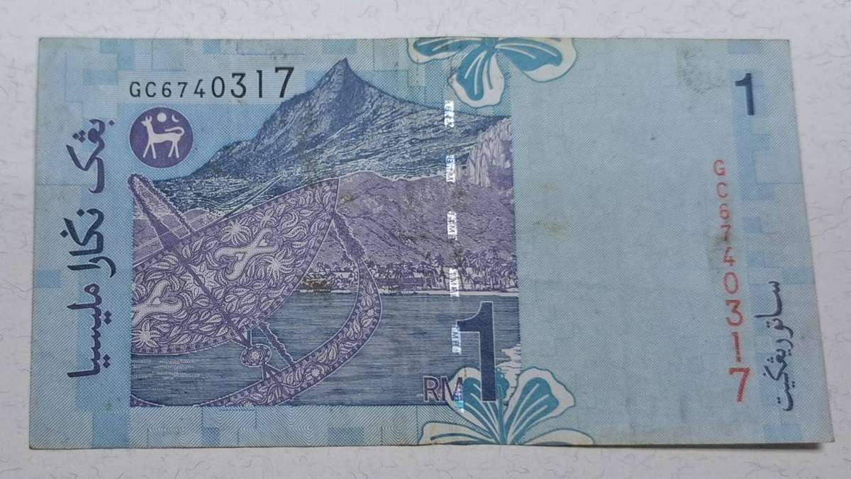 2000 - Malaysia - 1 Ringgit - Signature :  Dr. Zeti Akhtar Aziz - Demonetised No - GC 6740317
