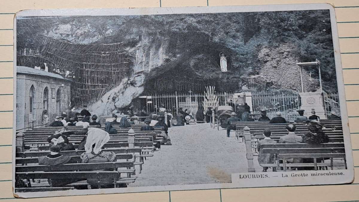 Antique Postcard - 1915-1930 - "The Miraculous Cave" -  Lourdes.-La Grotte miraculous.