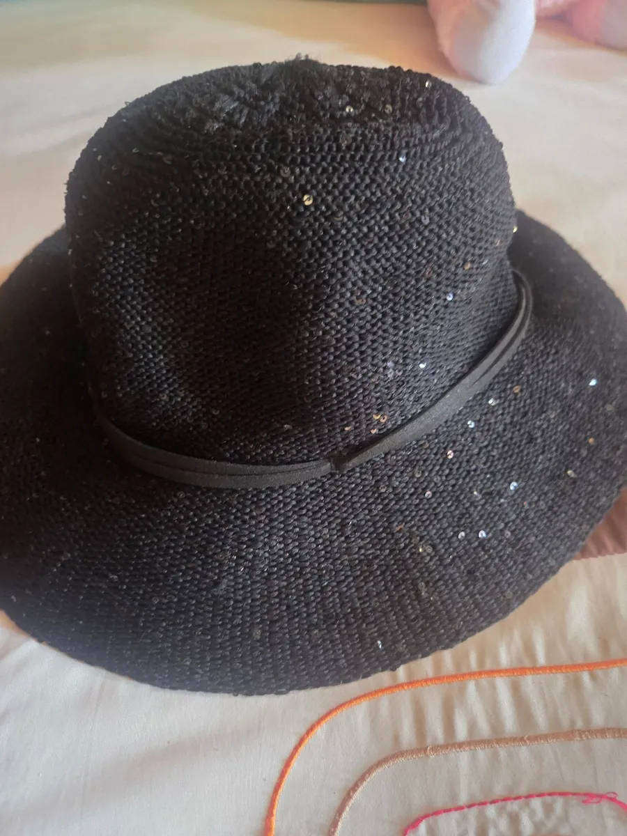 WOOLWORTHS LADIES HAT