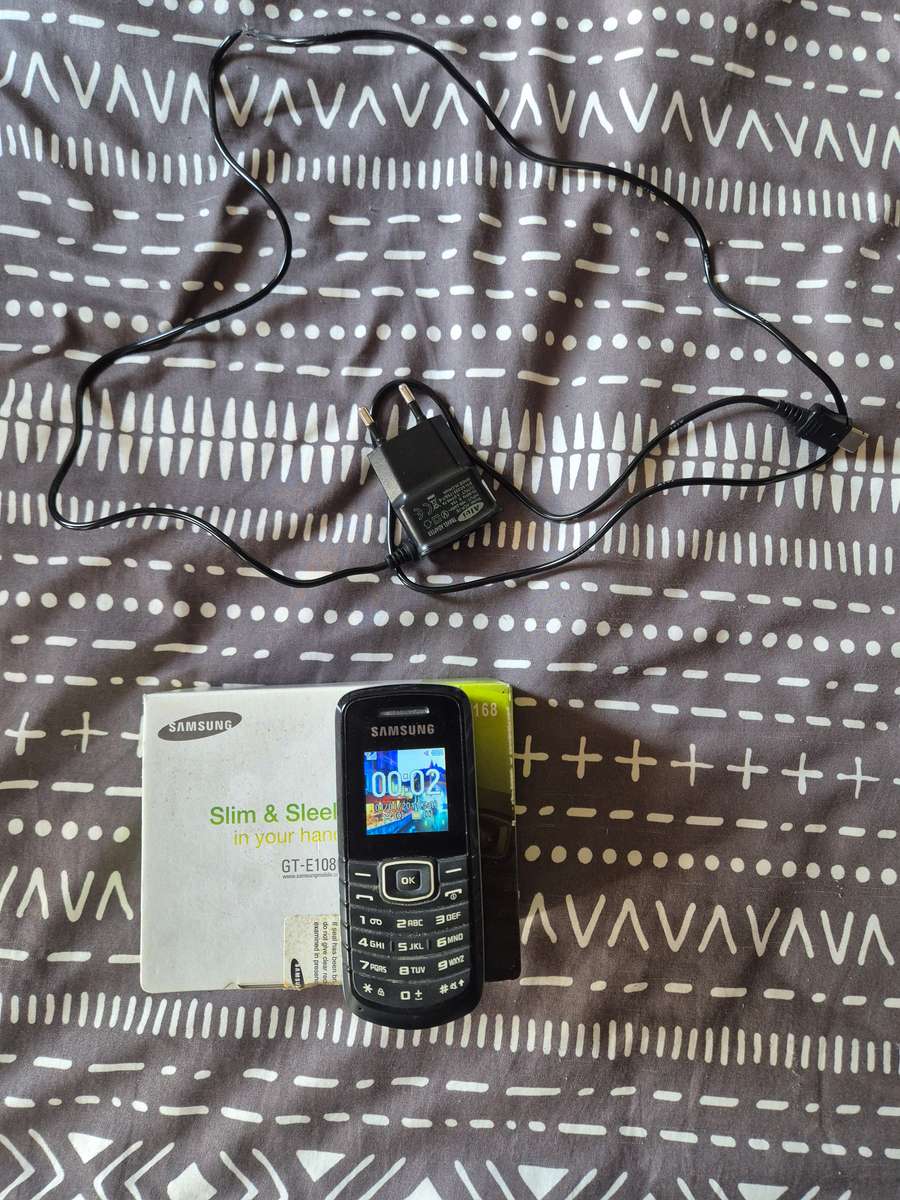SAMSUNG E1080T CELLPHONE