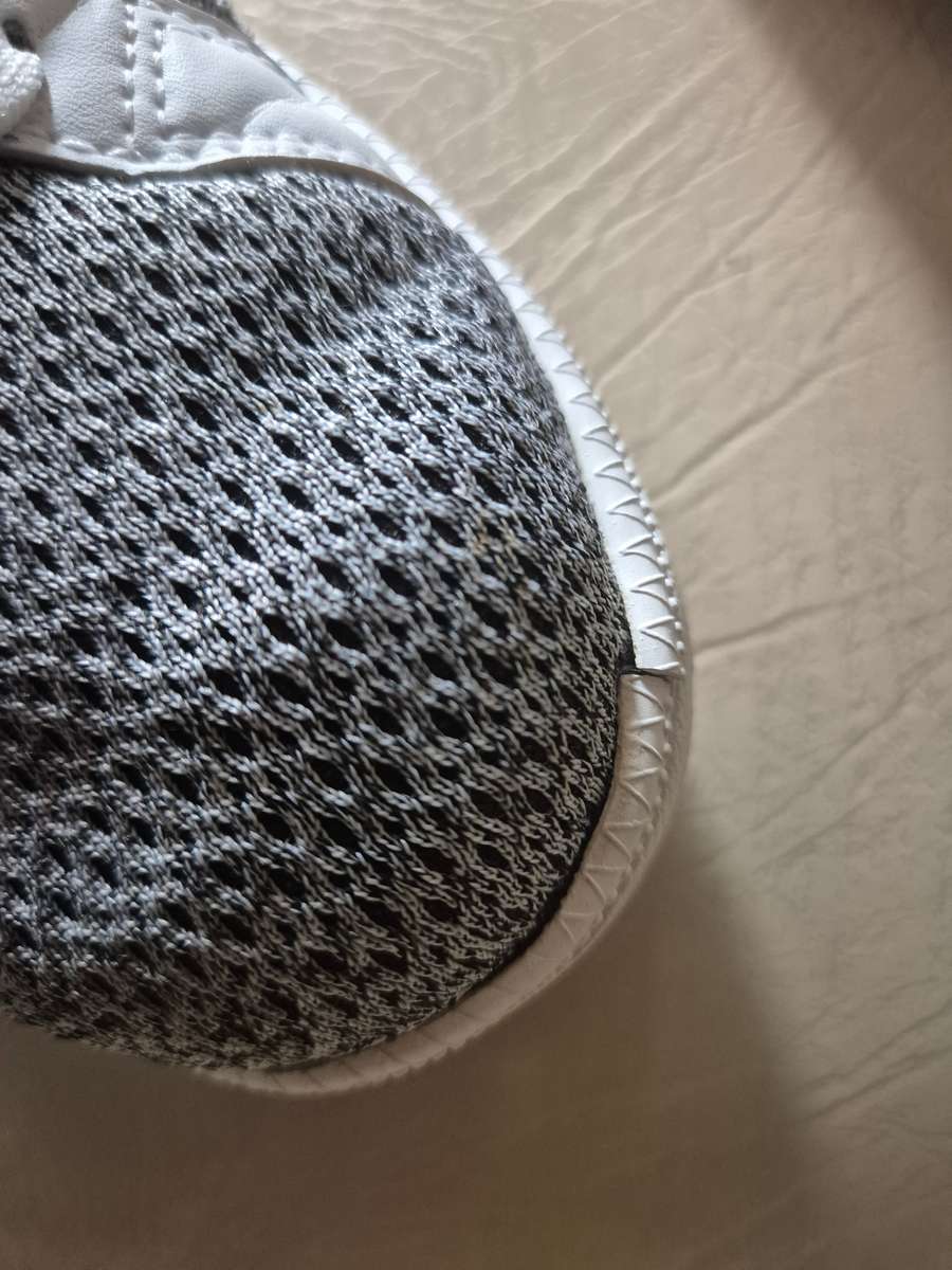 PUMA SNEAKERS SIZE UK 7