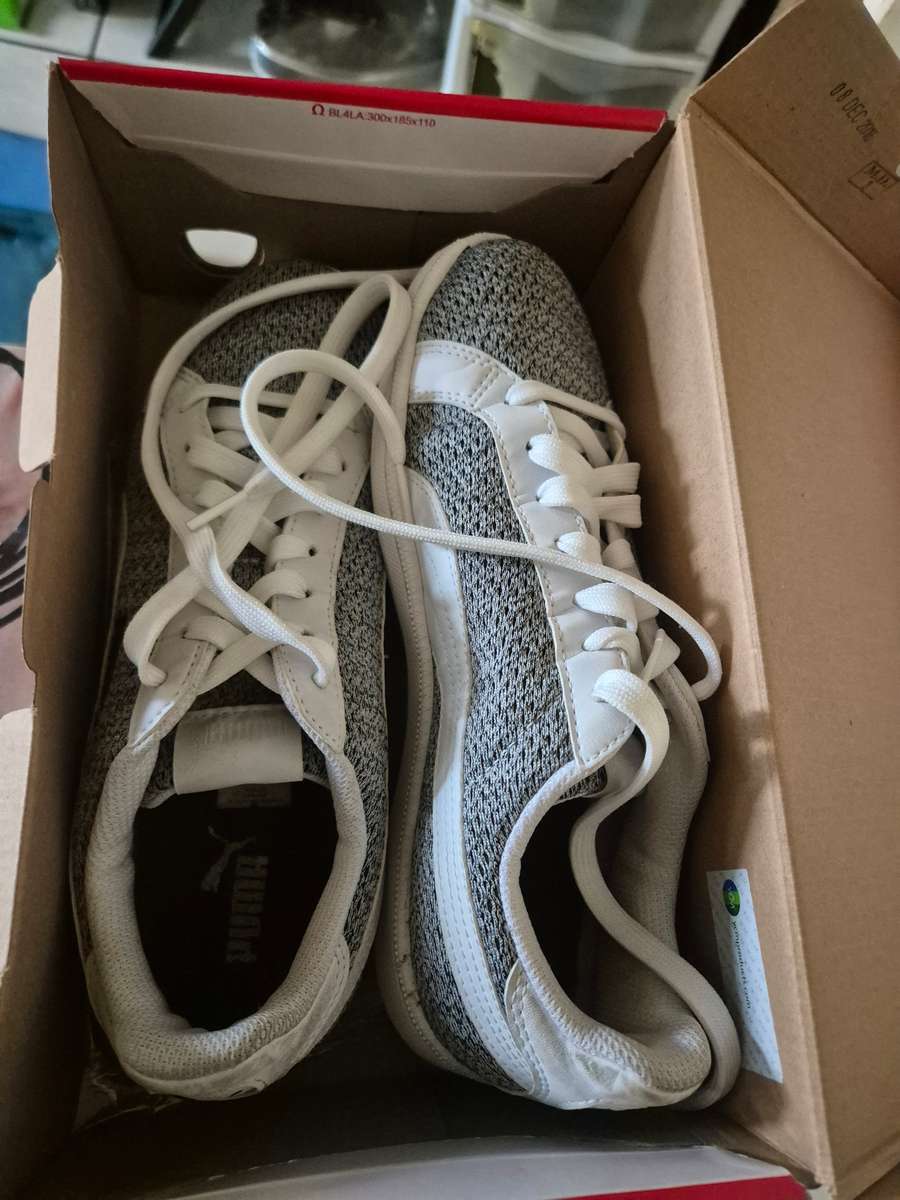 PUMA SNEAKERS SIZE UK 7