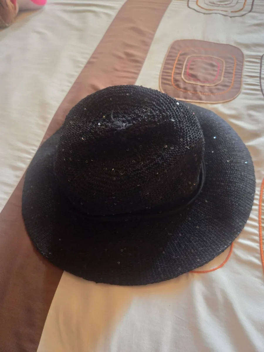 WOOLWORTHS LADIES HAT