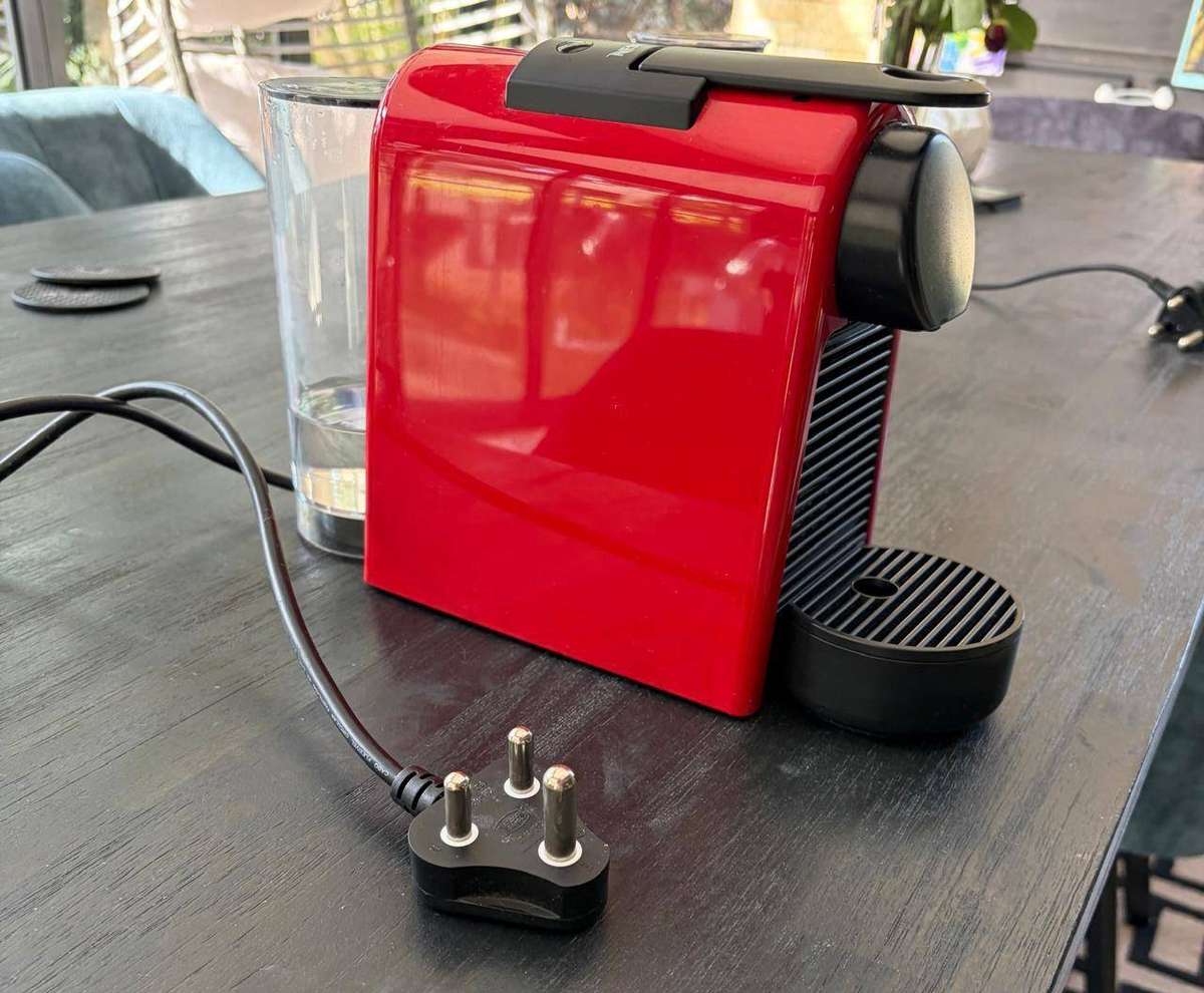 NESPRESSO ESSENZA MINI MODEL D30 WITH MILK FROTHER