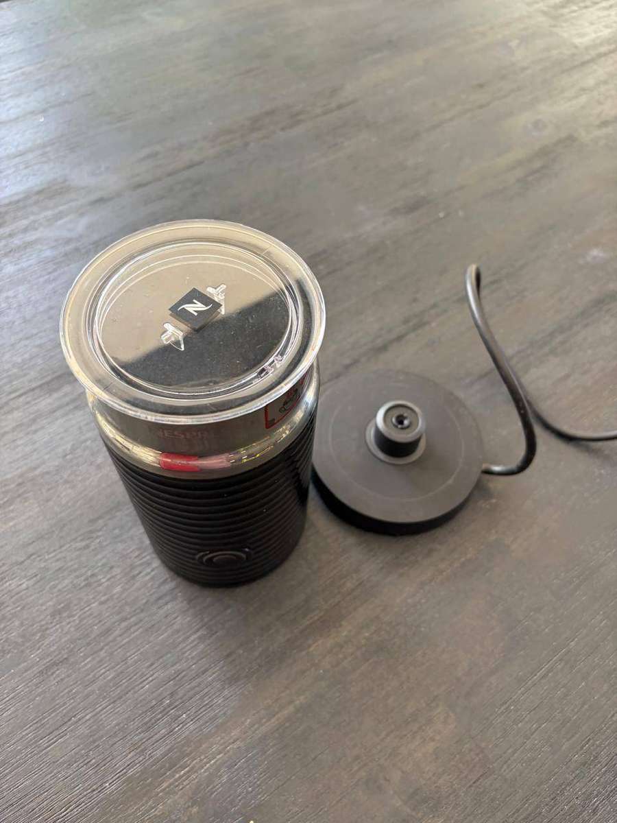 NESPRESSO ESSENZA MINI MODEL D30 WITH MILK FROTHER