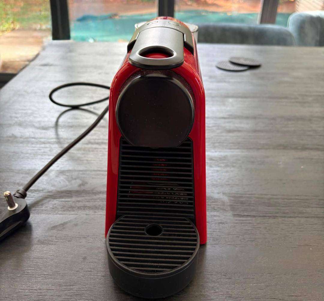 NESPRESSO ESSENZA MINI MODEL D30 WITH MILK FROTHER