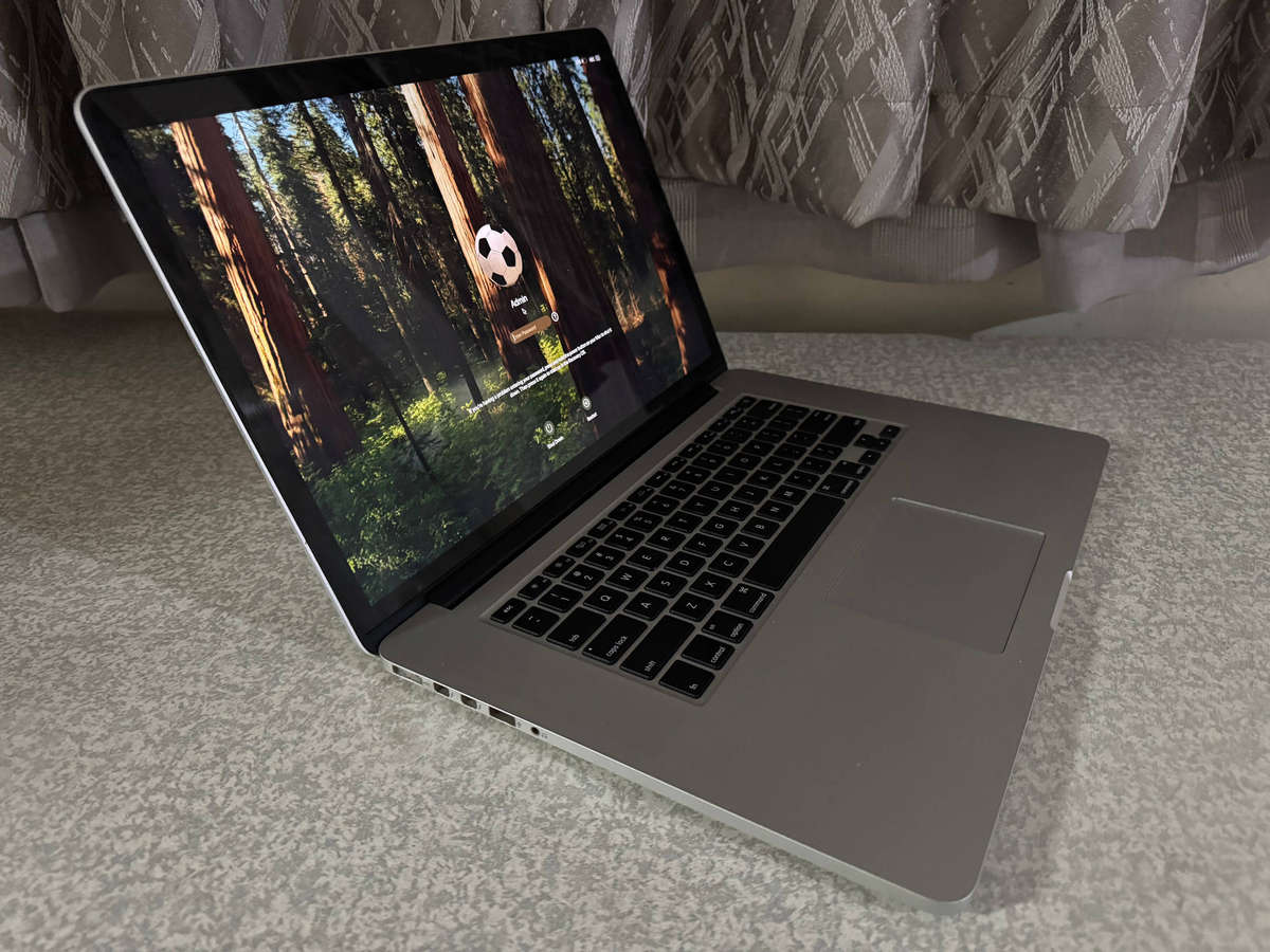 Apple MacBook Pro 15-inch Mid 2015 i7 512GB Retina Display