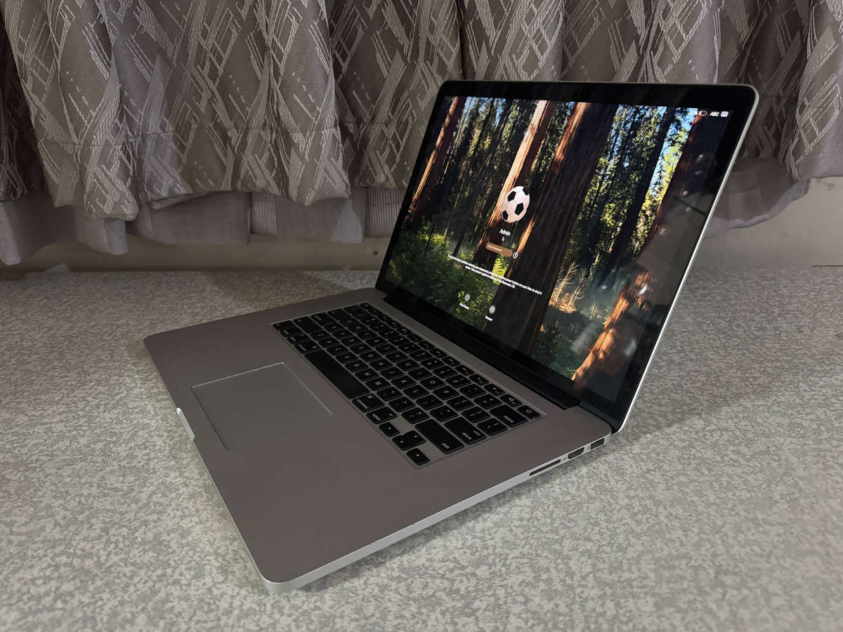 Apple MacBook Pro 15-inch Mid 2015 i7 512GB Retina Display