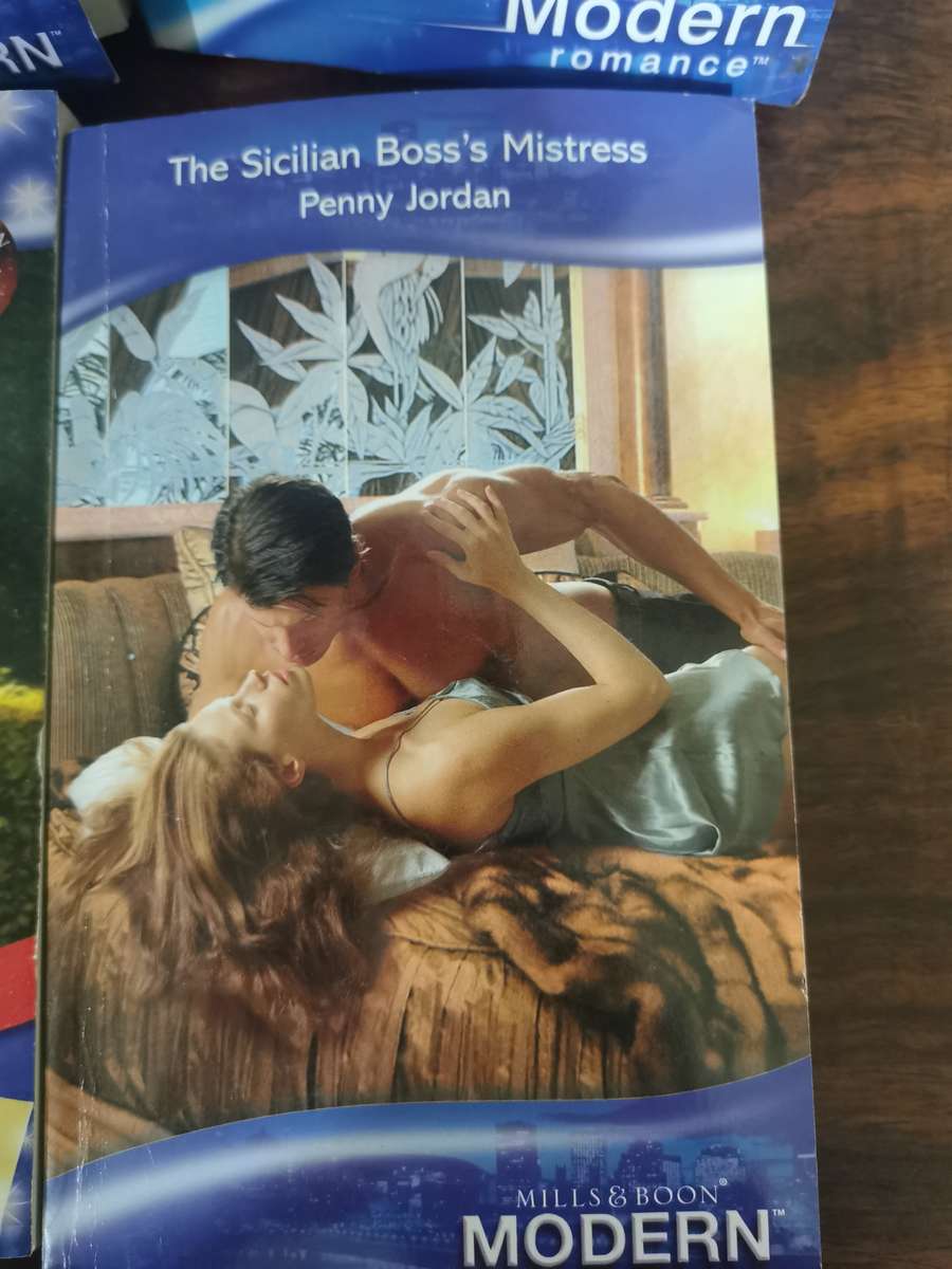 Mills and Boon Modern Romance Series x6 books