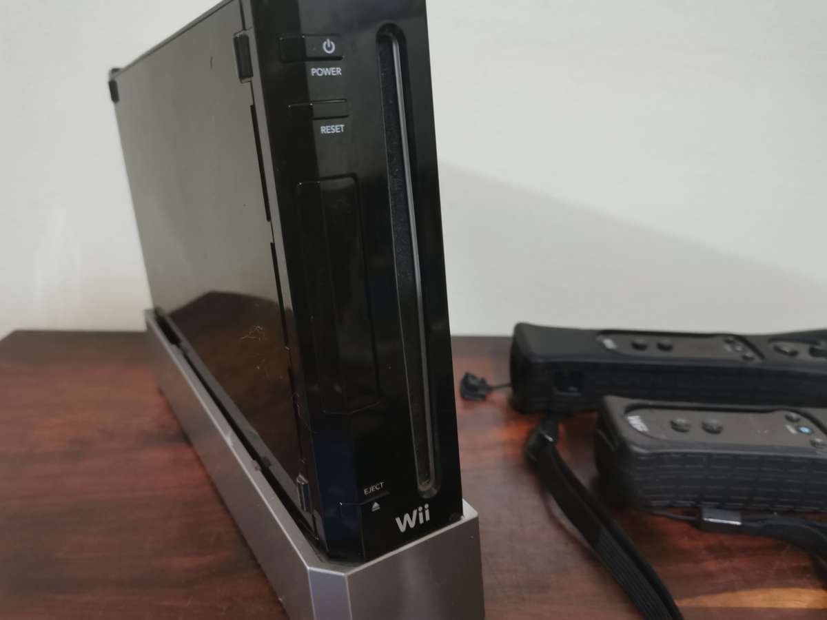 Nintendo Wii Black Console Complete with 2 Games