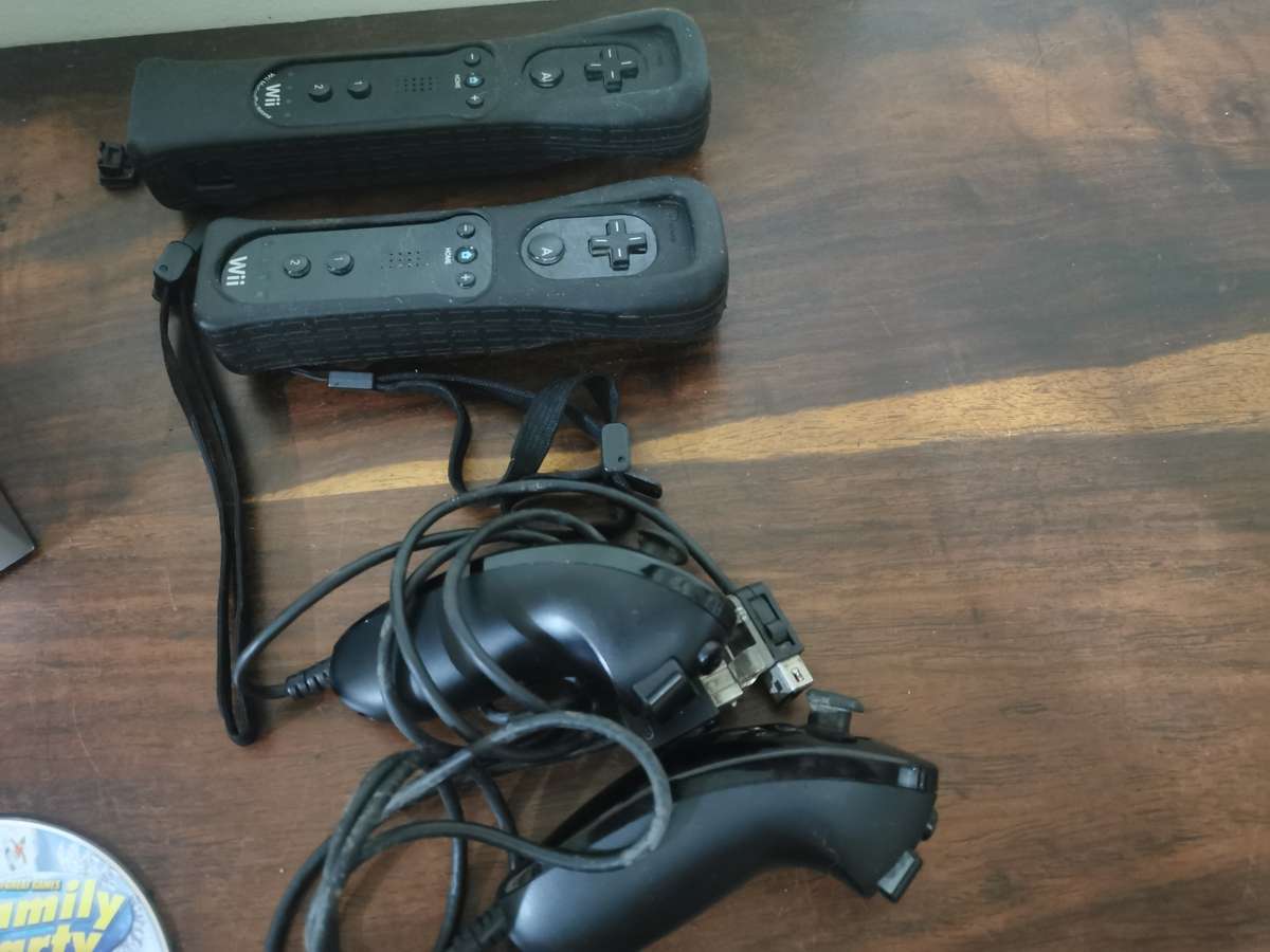 Nintendo Wii Black Console Complete with 2 Games