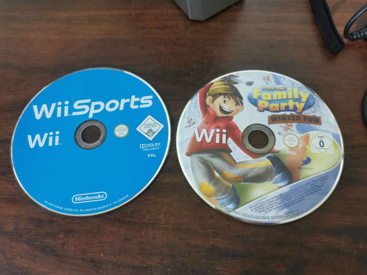 Nintendo Wii Black Console Complete with 2 Games