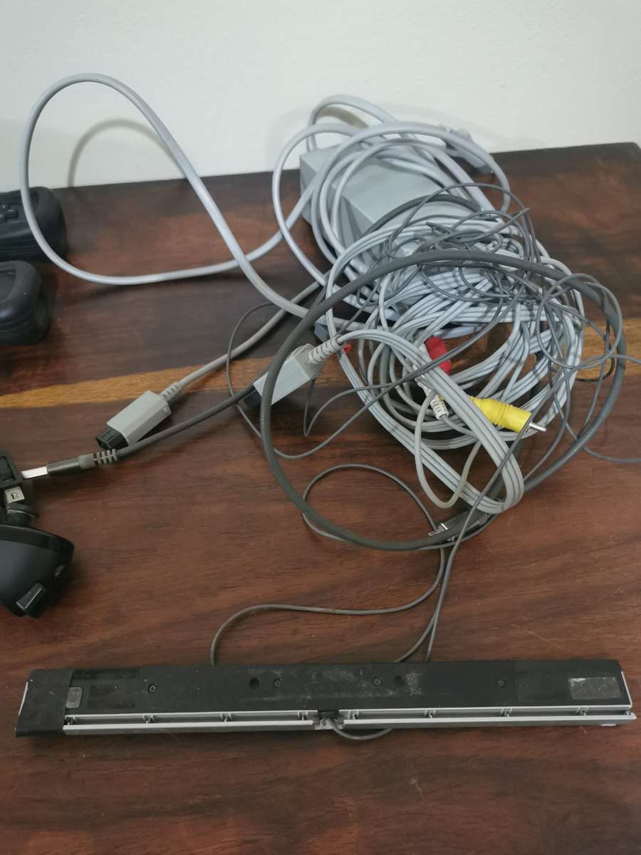 Nintendo Wii Black Console Complete with 2 Games