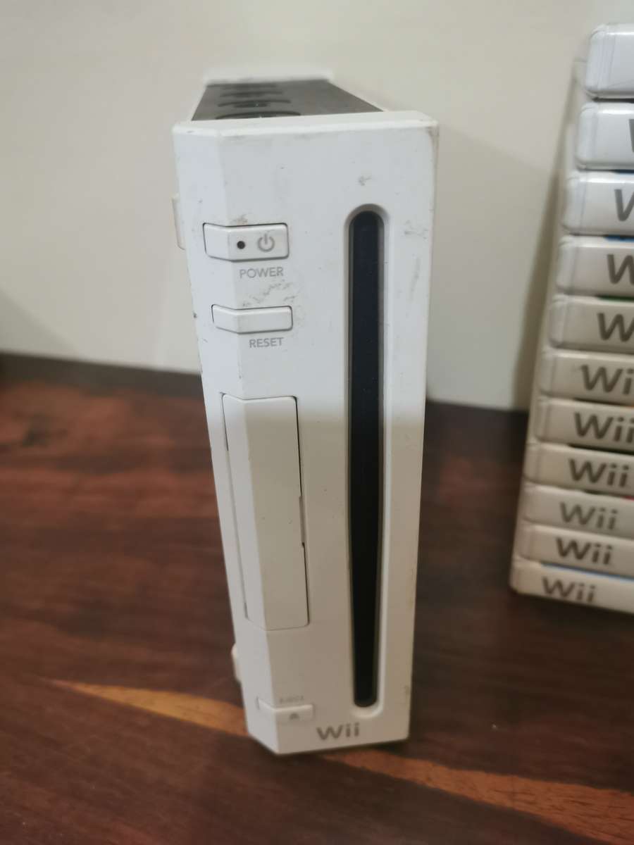 Nintendo Wii Console and Game Combo - See Description and Pics