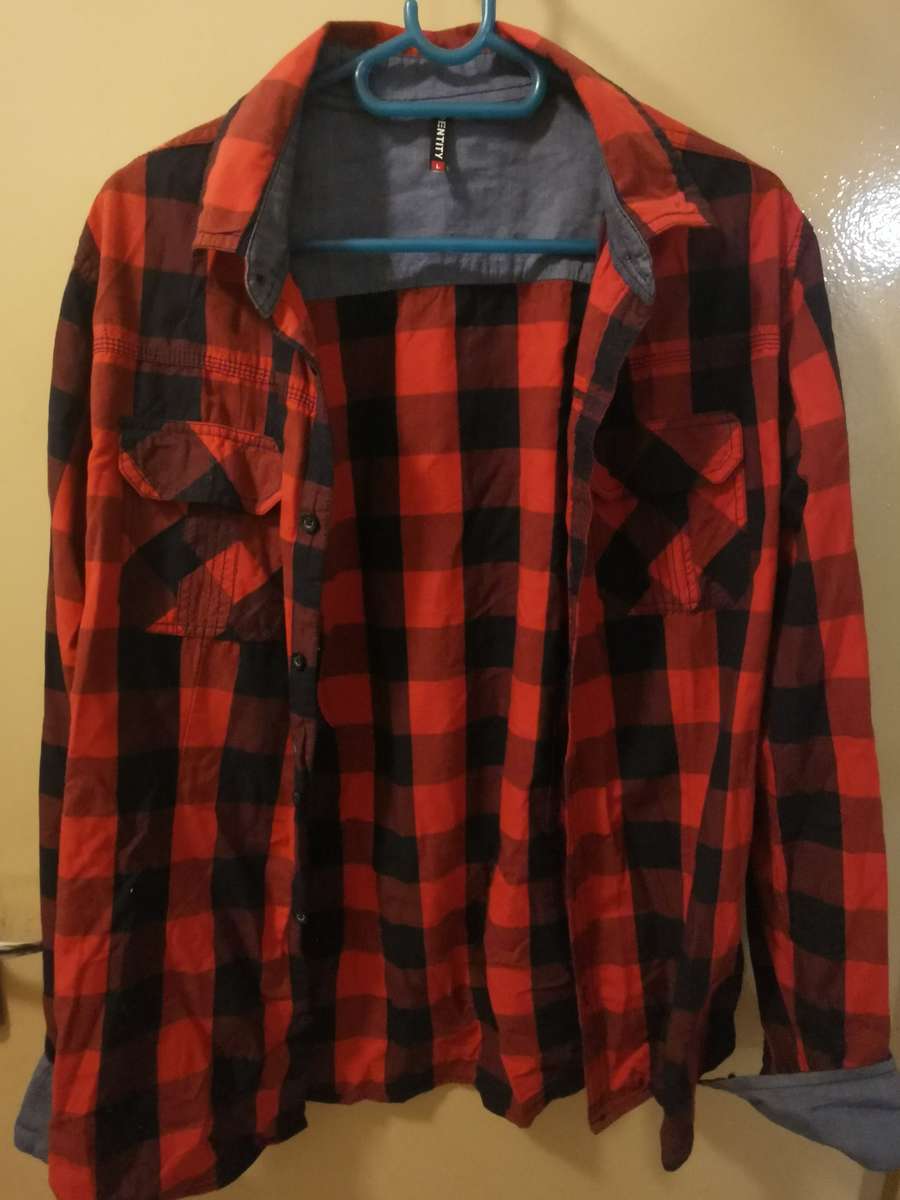 Identity Long-Sleeved Checkered Shirt - Size L