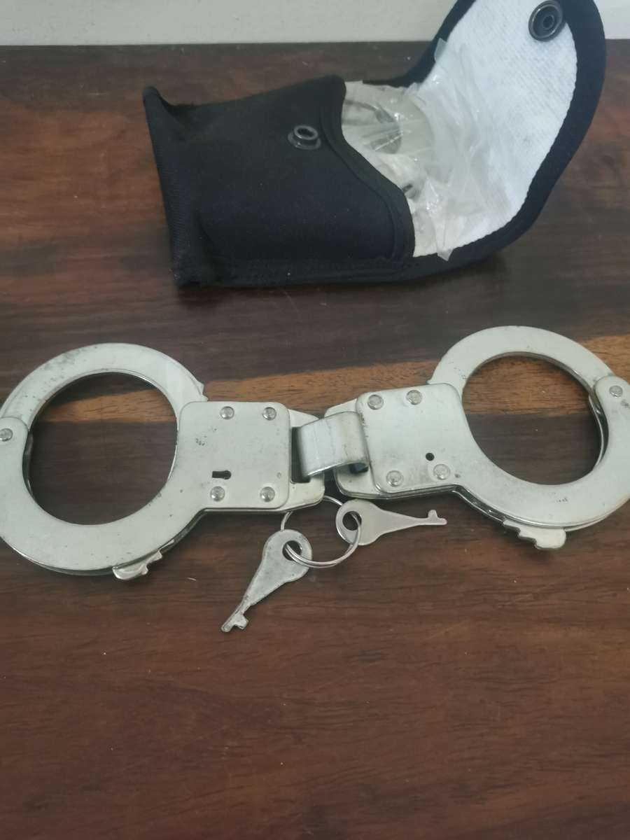 Heavy Duty Handcuffs with Pouch