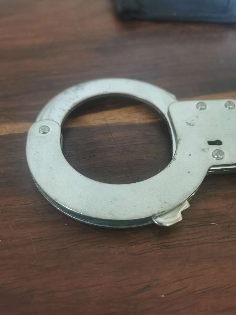 Heavy Duty Handcuffs with Pouch