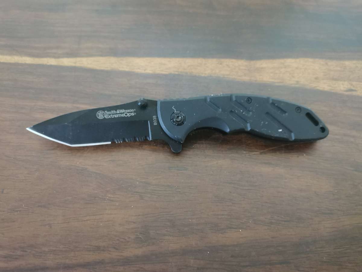 Smith and Wesson Extreme Opps Switchblade