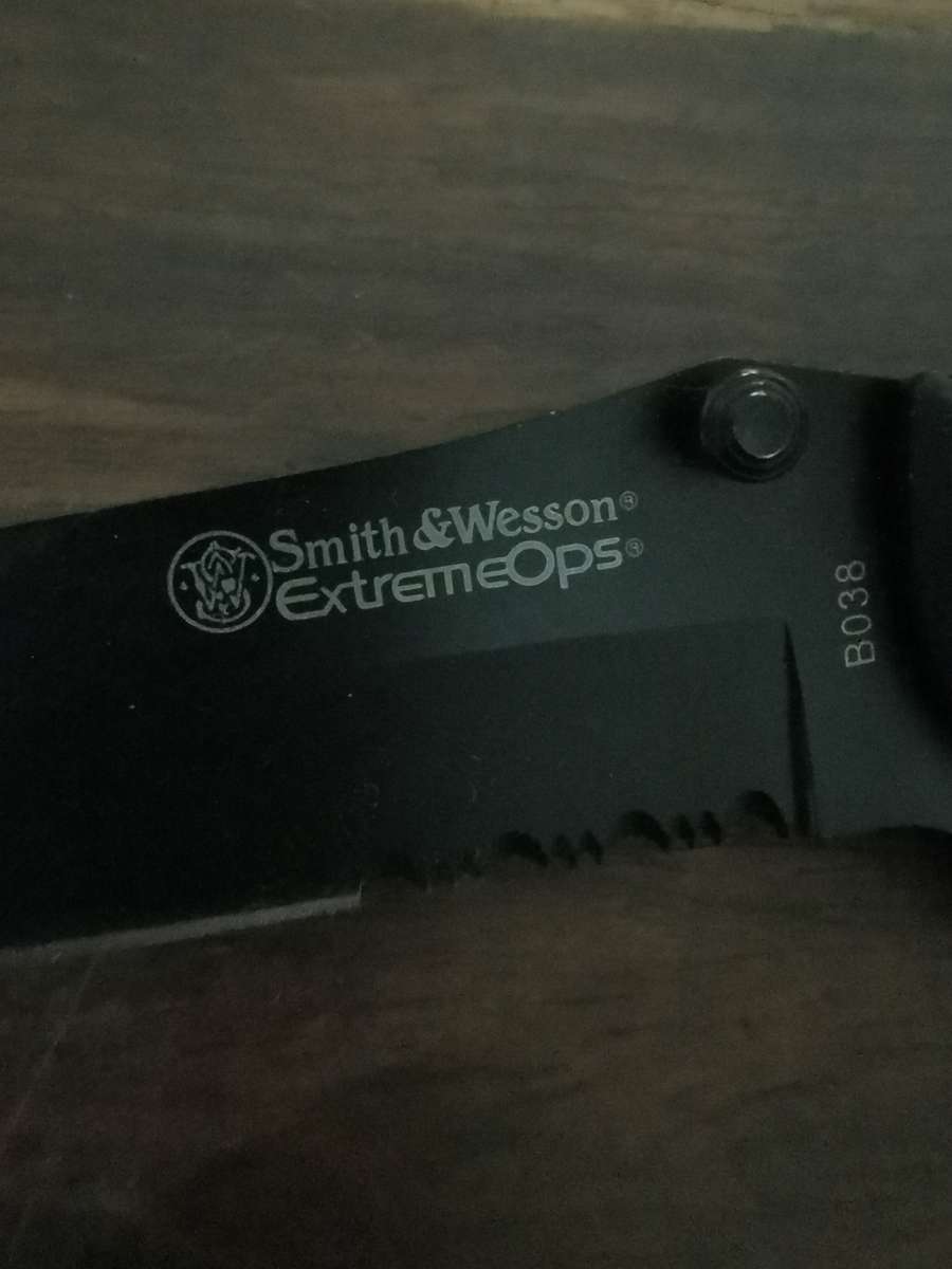 Smith and Wesson Extreme Opps Switchblade